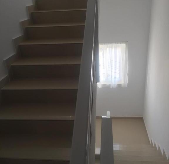 پانسیون Belvedere Airport Suites