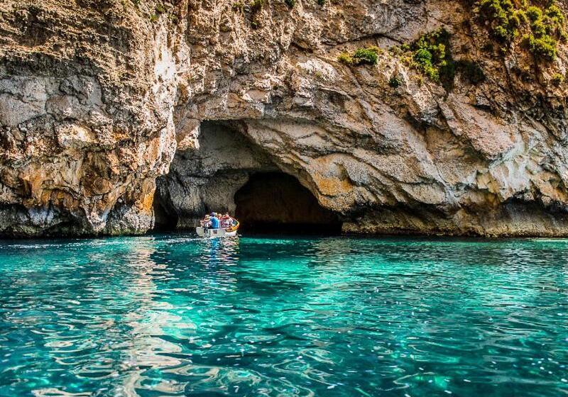 پانسیون Belvedere Airport Suites