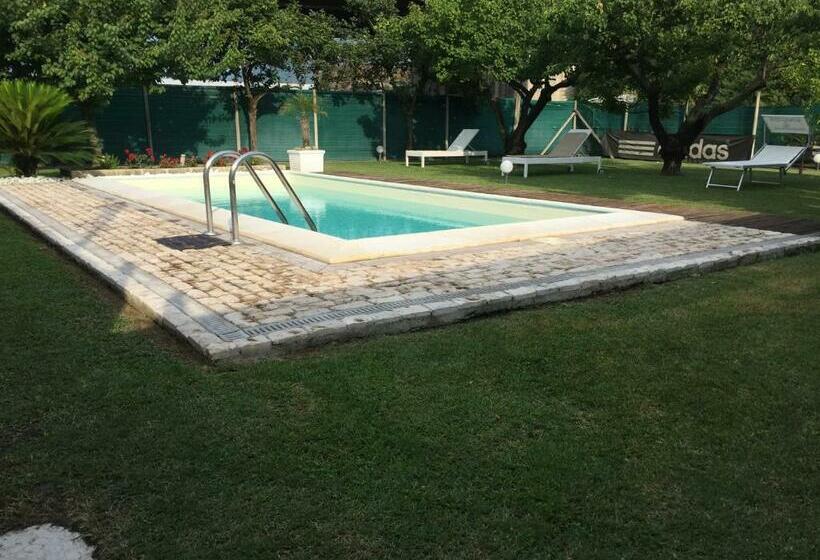 膳宿费 Camera Con Giardino E Piscina