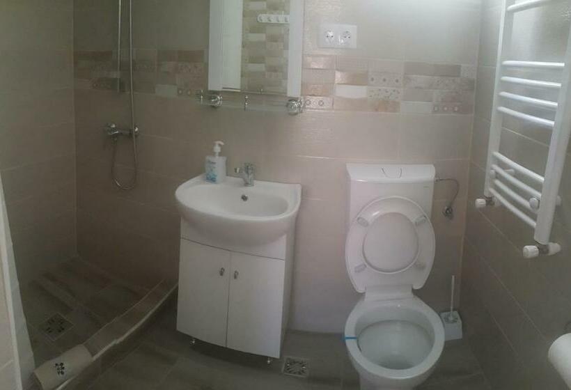 פנסיון Casa Laur