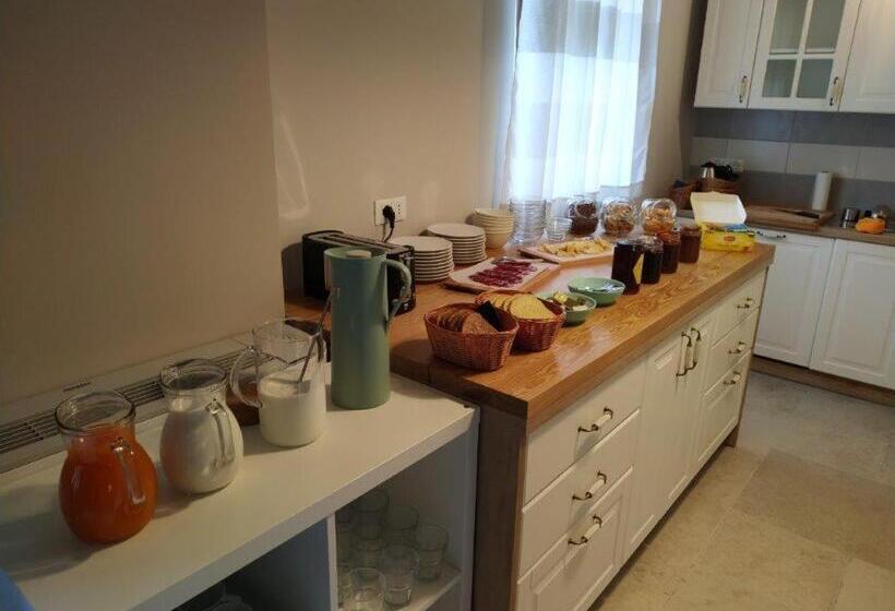 פנסיון Casa Lenka