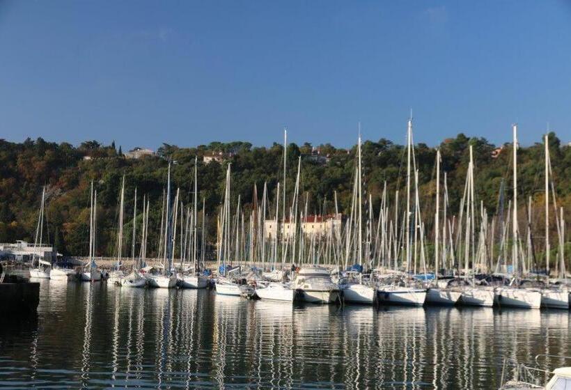 פנסיון Casa Lenka