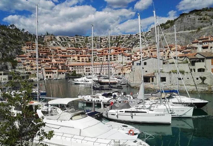 פנסיון Casa Lenka