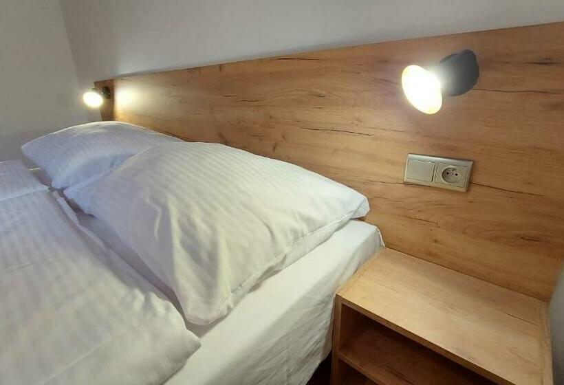 ペンション Apartmány Podlavice