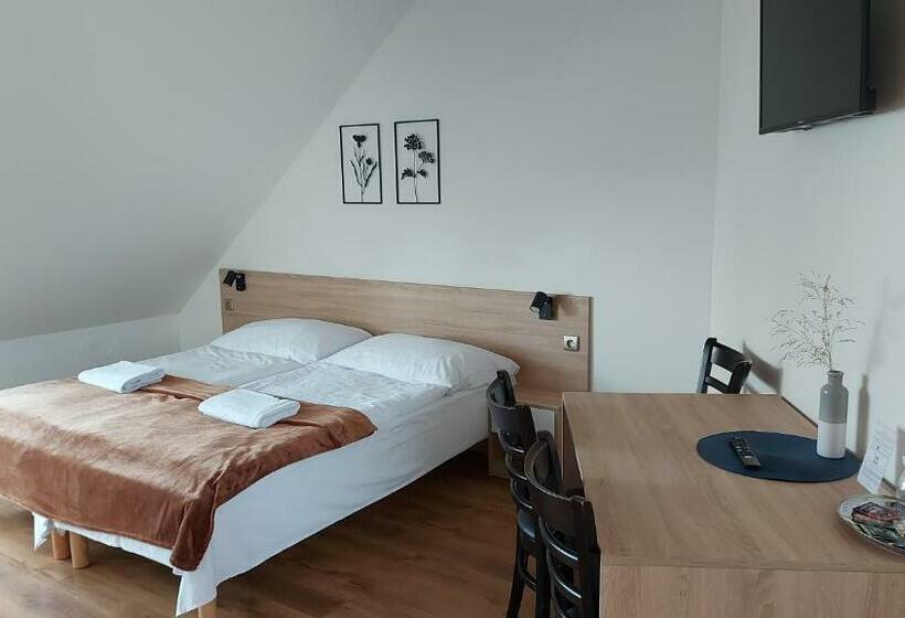 ペンション Apartmány Podlavice