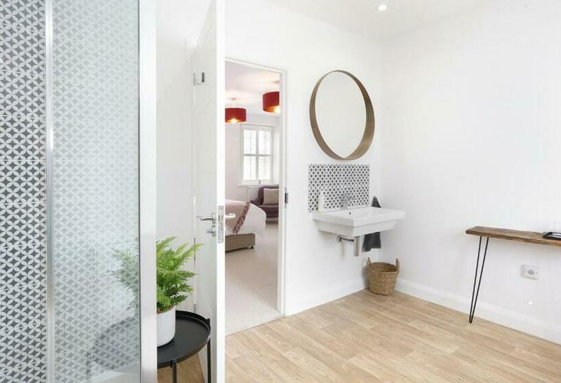 بنسيون Hues   Castle Cary