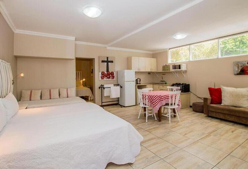 بنسيون Ladera   Vista Self Catering Guesthouse