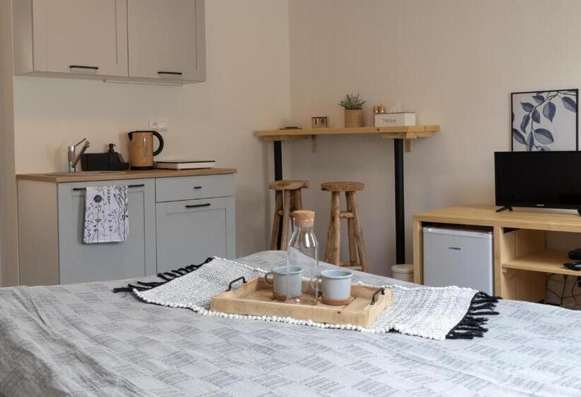 بنسيون Treehouse Apartments