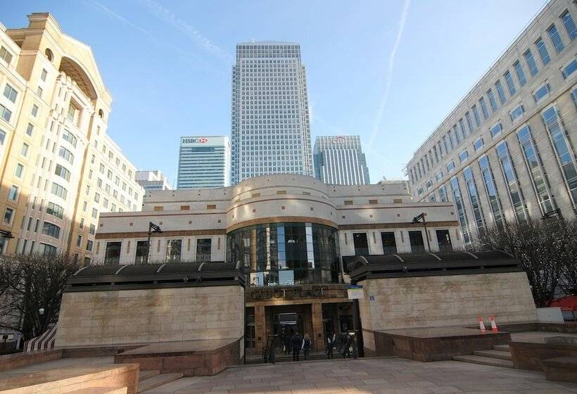 Canary Wharf   Corporate Riverside Apartments