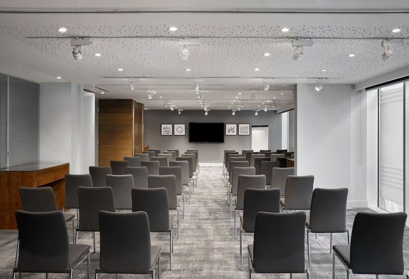 هتل Aloft London Excel