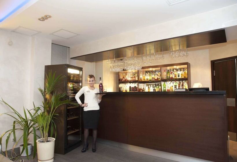 בית מלון כפרי Art