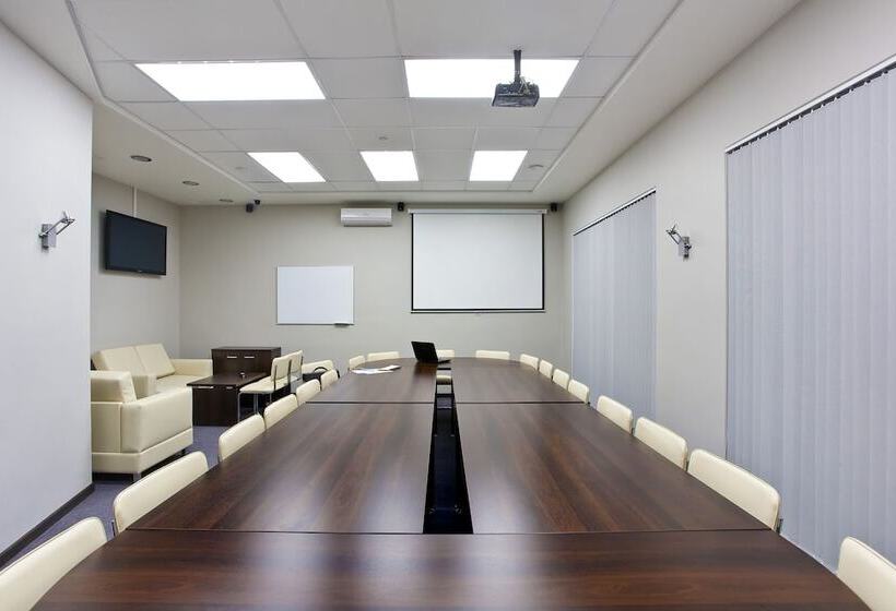 هتل Centre Avanta