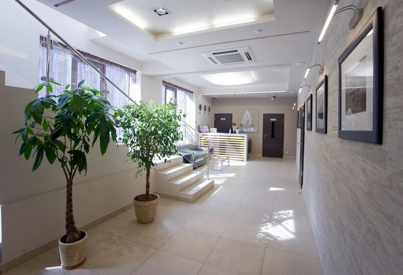 هتل Centre Avanta