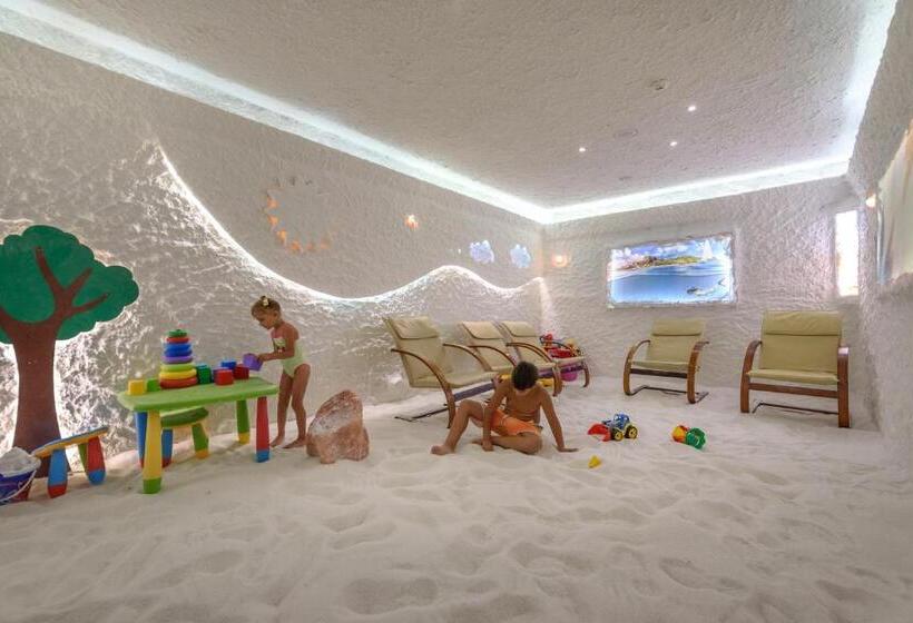 St. Spas Hotel & Balneo Complex