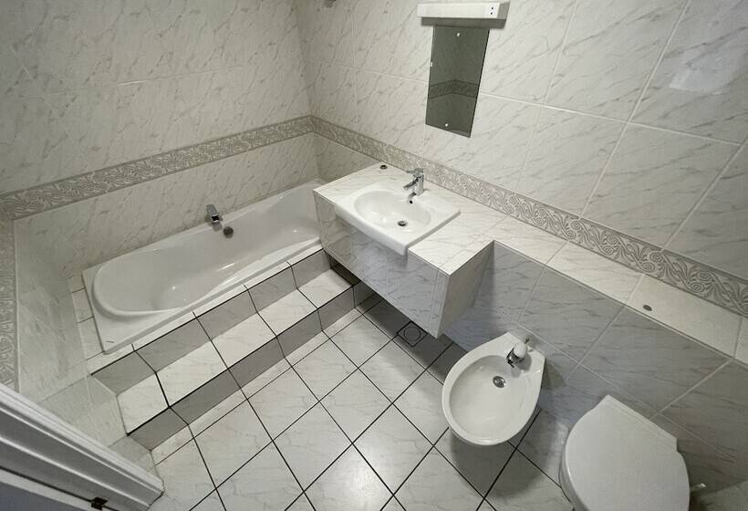 Отель Cadmore Lodge