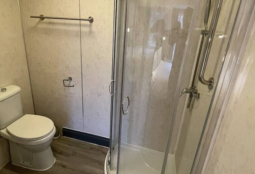 Отель Cadmore Lodge