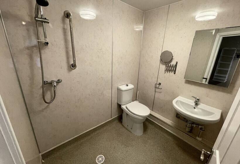 Отель Cadmore Lodge