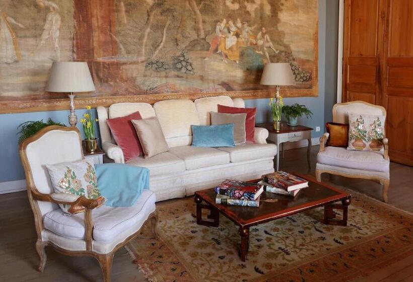 Отель Chambres D Hôtes La Tour Sainte Cécile