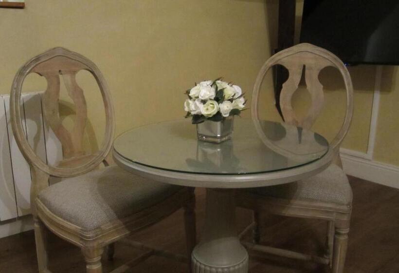 فندق Château De Lazenay   Résidence Hôtelière