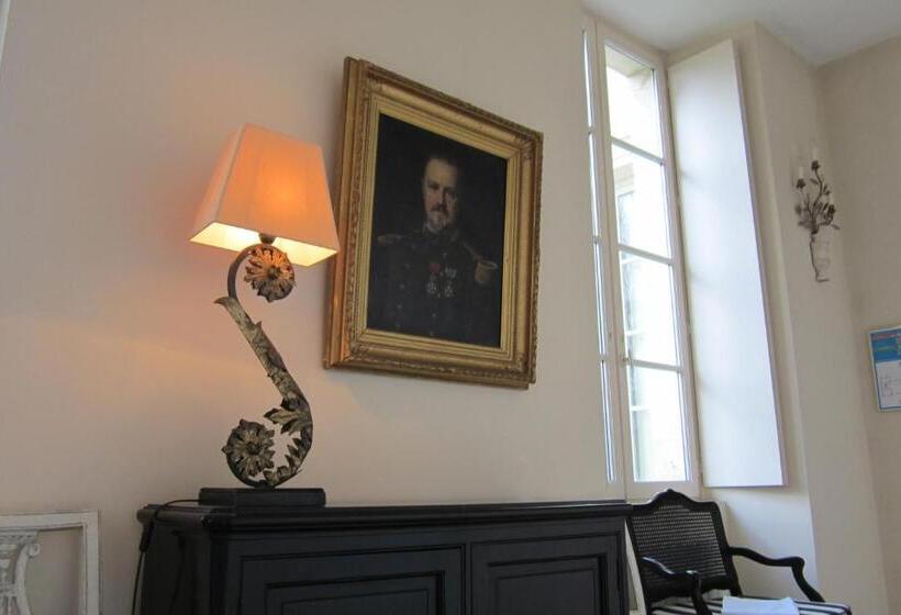 בית מלון כפרי Château De Lazenay   Résidence Hôtelière