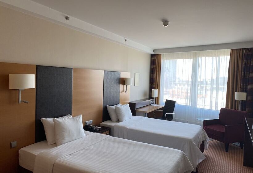 هتل Courtyard By Marriott Moscow Paveletskaya