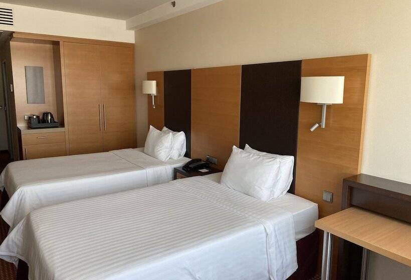 هتل Courtyard By Marriott Moscow Paveletskaya