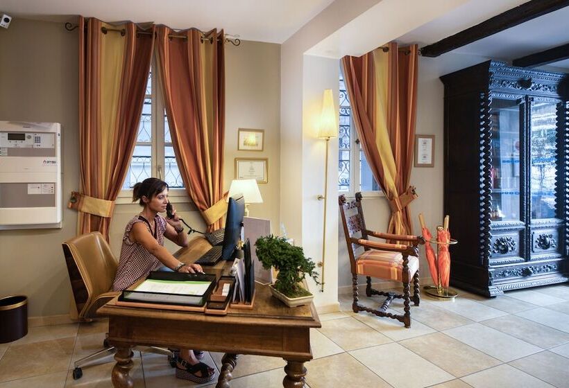 호텔 D Aragon   Place De La Comédie