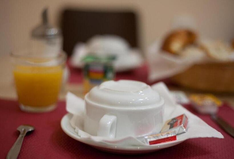 Отель De Londres