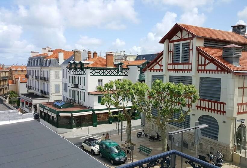 هتل De Silhouette