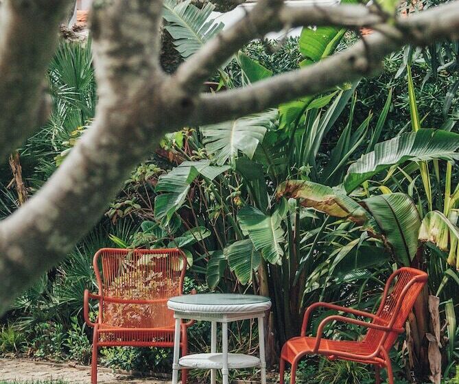 هتل De Silhouette