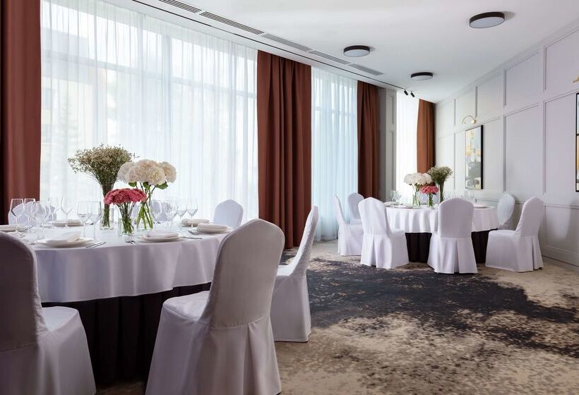 ホテル Doubletree By Hilton  Novosibirsk