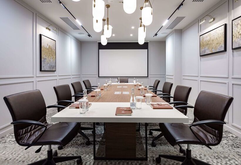 ホテル Doubletree By Hilton  Novosibirsk