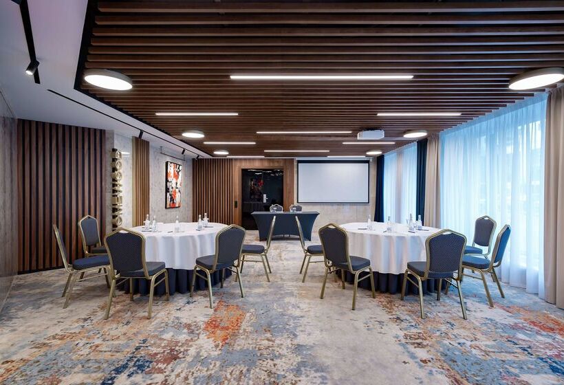 ホテル Doubletree By Hilton  Novosibirsk