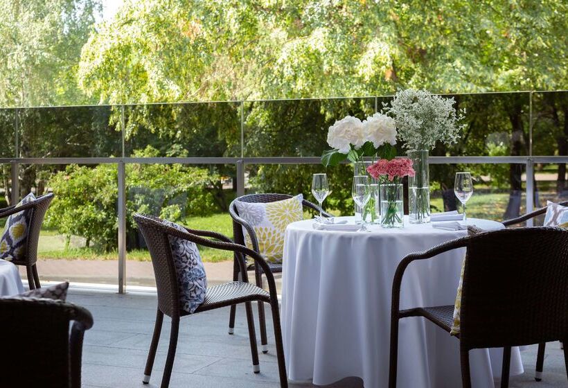 ホテル Doubletree By Hilton  Novosibirsk