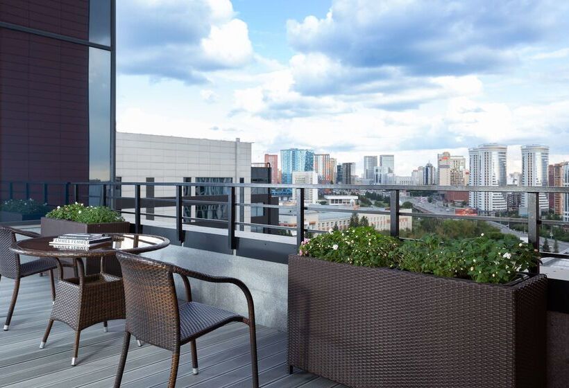 ホテル Doubletree By Hilton  Novosibirsk