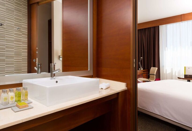 ホテル Doubletree By Hilton  Novosibirsk