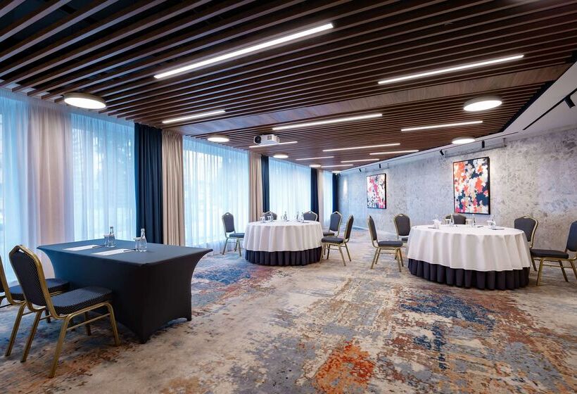 ホテル Doubletree By Hilton  Novosibirsk