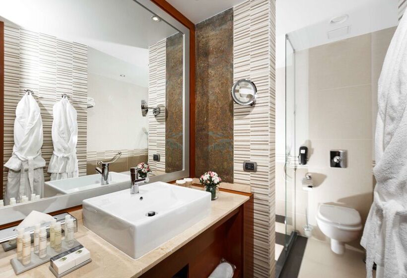 ホテル Doubletree By Hilton  Novosibirsk