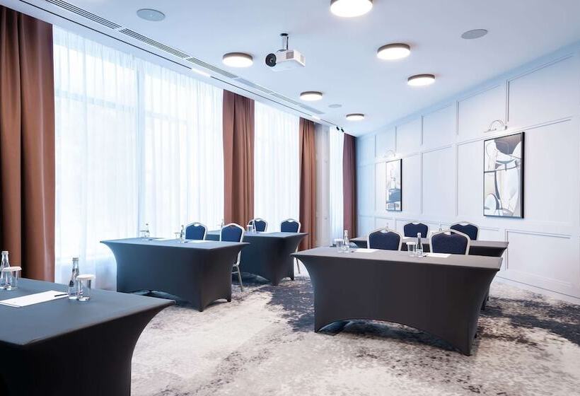 ホテル Doubletree By Hilton  Novosibirsk