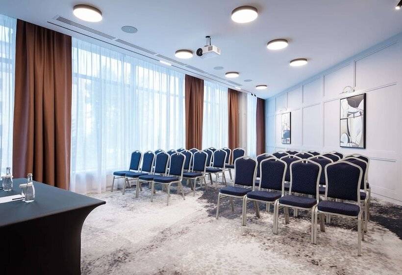 ホテル Doubletree By Hilton  Novosibirsk