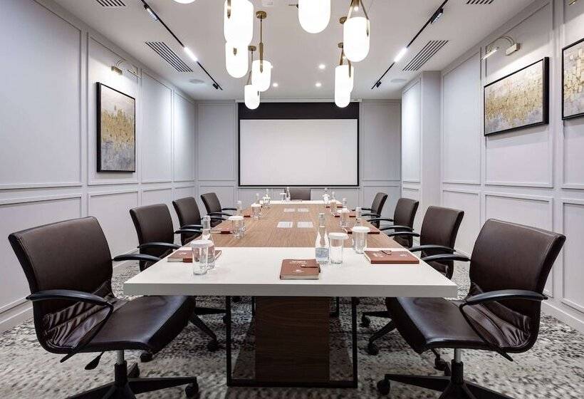 ホテル Doubletree By Hilton  Novosibirsk