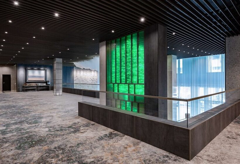 ホテル Doubletree By Hilton  Novosibirsk