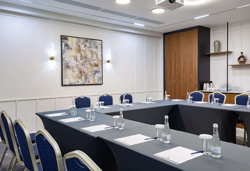 ホテル Doubletree By Hilton  Novosibirsk