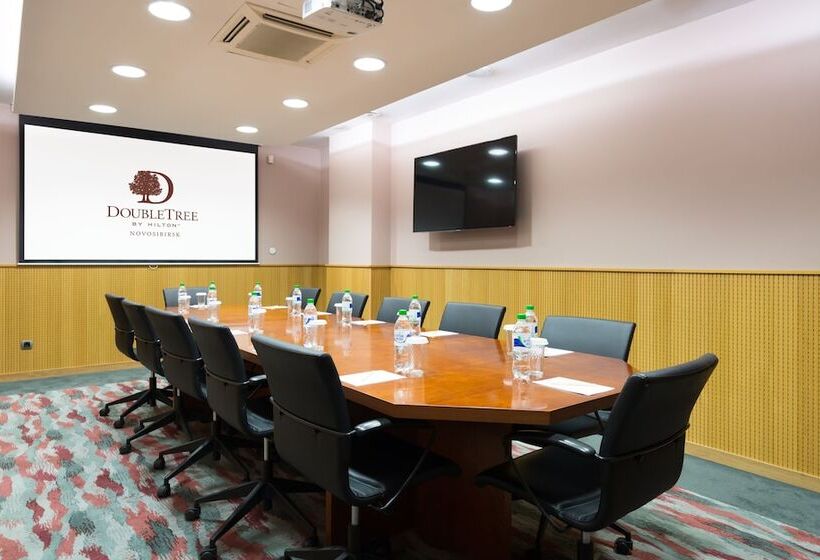 ホテル Doubletree By Hilton  Novosibirsk