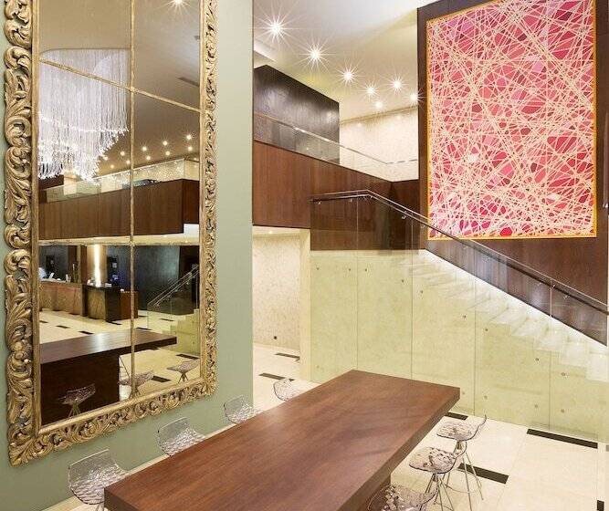 ホテル Doubletree By Hilton  Novosibirsk