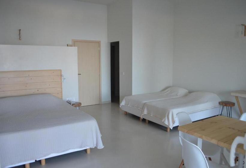 בית מלון כפרי Faros Resort