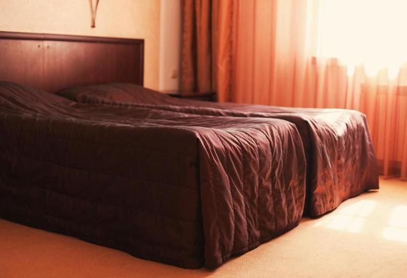 هتل Golden Embankment