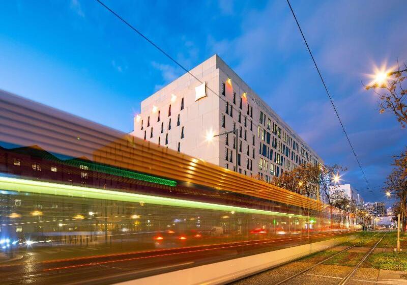 בית מלון כפרי Ibis Marseille Centre Euromed