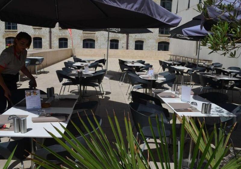 בית מלון כפרי Ibis Marseille Centre Euromed