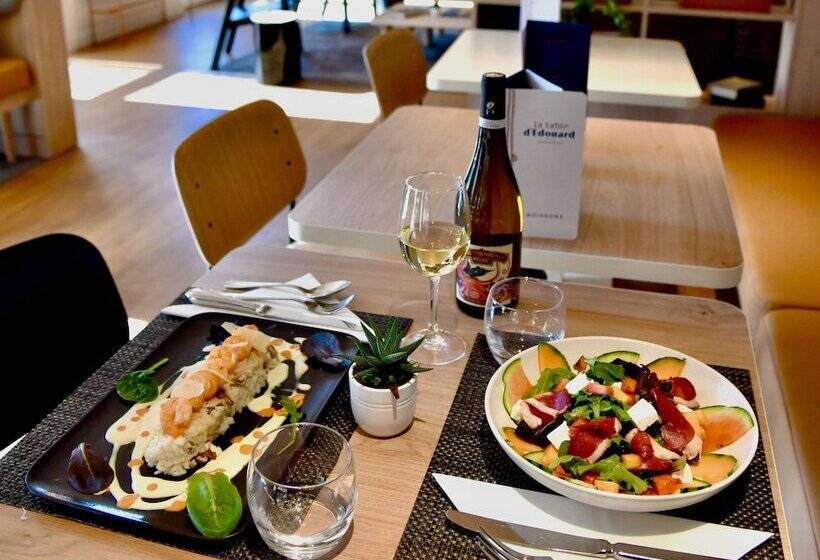 Отель Ibis Styles Nantes Reze Aeroport